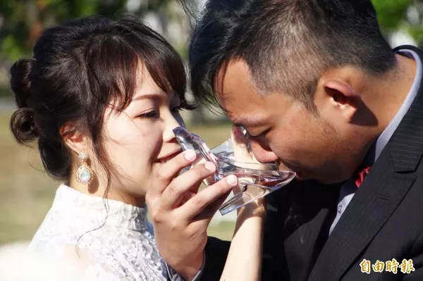 高跟鞋教堂可以辦婚禮了 10對新人搶先體驗