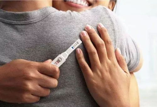 48歲丈母娘懷雙胞胎,丈夫無奈勸她打掉,孩子一出生全家人蒙了