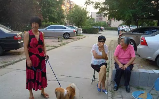 岳父特地來照顧懷孕的妻子,廚房聽到了他和我媽的對話,我呆了