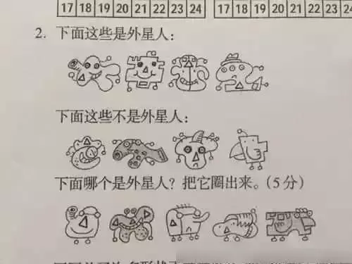 老師不滿意堂弟的貓畫,認定貓咪必須有腿和尾巴,但貓咪錶示不對