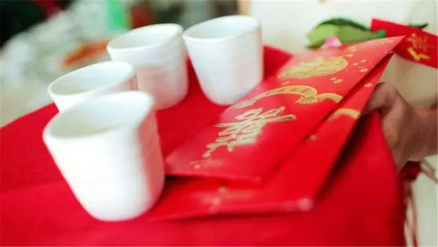 結婚第二天,我背上了巨額欠款,婆婆說的話讓我決定和老公離婚