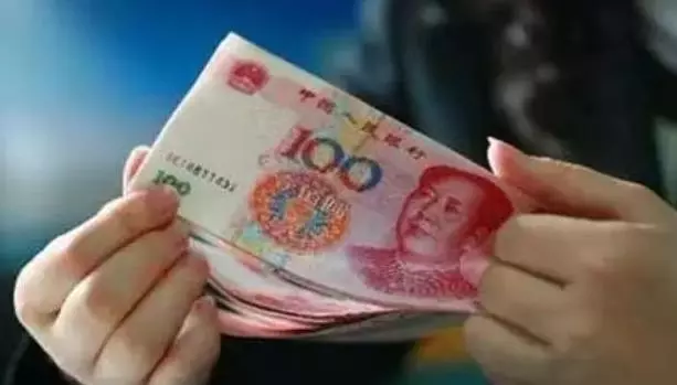 至今忘不了我媽給舅舅求情的場景,受盡屈辱,讓我看透人情冷暖
