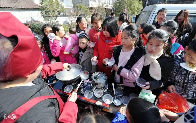 帶女朋友去鄉下見奶奶,奶奶很喜歡她,但是回城後我就提出分手