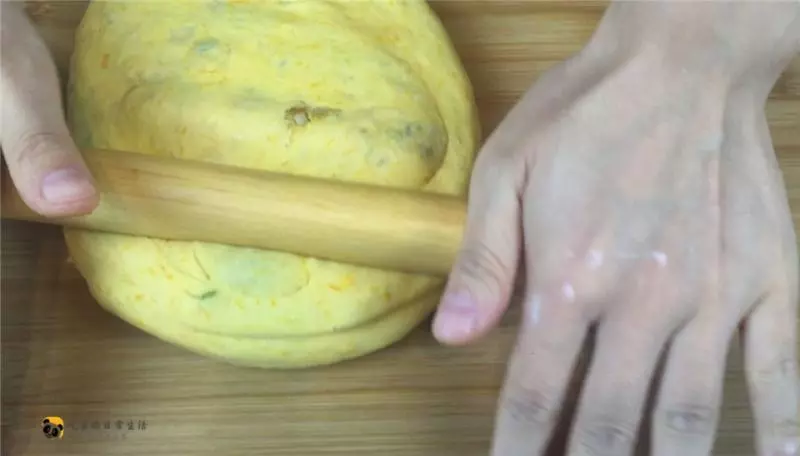 一塊南瓜,一碗麵粉,不炸不炒,金黃酥脆滿口香,比鍋盔還好吃