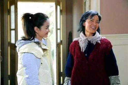 丈夫吃肉就眼紅流淚,藉口回家上墳,妻子跟隨,淚目