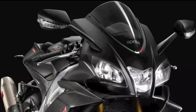 2019 阿普利亞 RSV4 Factory 1100 超跑 新配色、新引擎 細節鑑賞