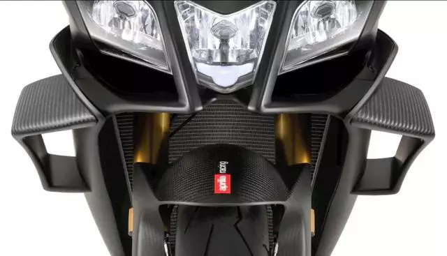 2019 阿普利亞 RSV4 Factory 1100 超跑 新配色、新引擎 細節鑑賞