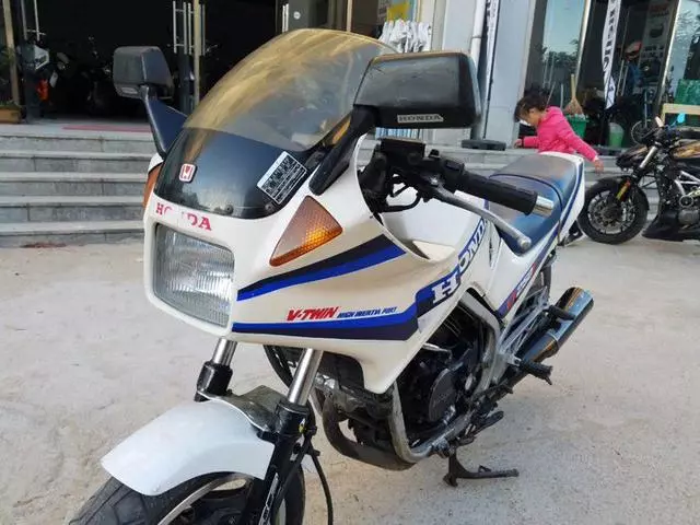 1984年的老本田,250cc可達40馬力,比春風250NK強了1.5倍