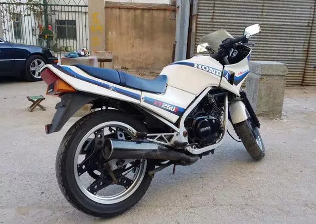 1984年的老本田,250cc可達40馬力,比春風250NK強了1.5倍