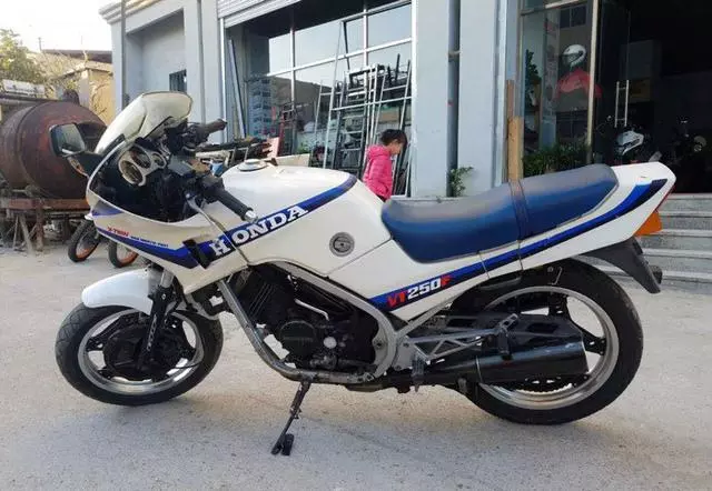 1984年的老本田,250cc可達40馬力,比春風250NK強了1.5倍