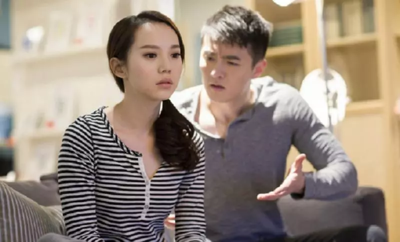 新婚夜,妻子讓我把嫁妝和禮金給她,我說一話,她閉嘴了
