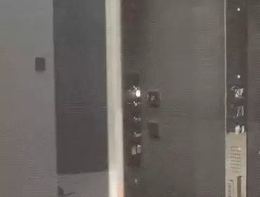 逆天了,玻璃都這樣啦,以後誰家還裝窗簾?