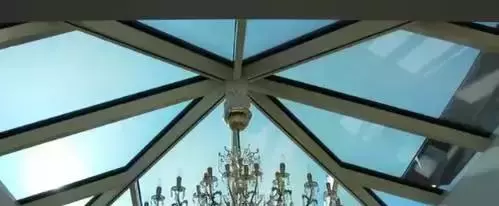 逆天了,玻璃都這樣啦,以後誰家還裝窗簾?