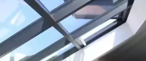 逆天了,玻璃都這樣啦,以後誰家還裝窗簾?