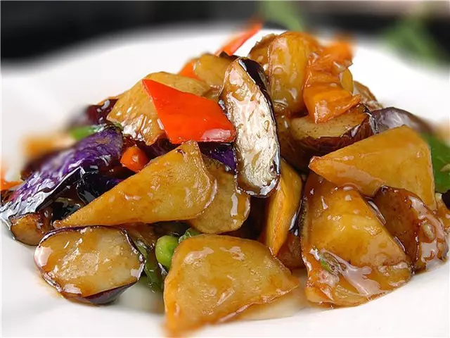 想吃地三鮮,教你在家做,做法簡單易烹飪,吃一口鮮美多滋又下飯