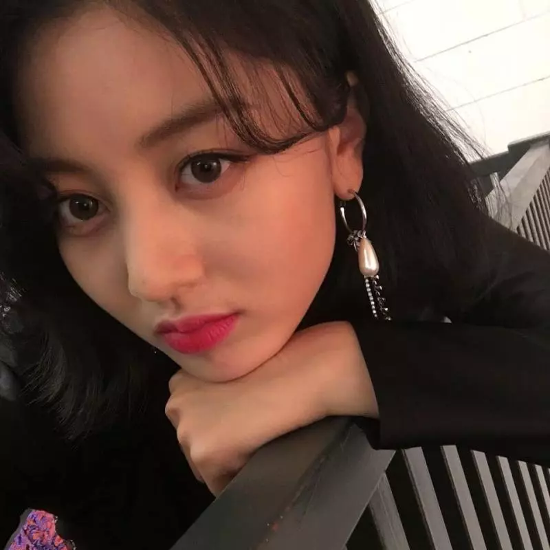 [TWICE][新聞]181104 《CHEER UP》MV點擊量突破3億！第三首破3億MV達成