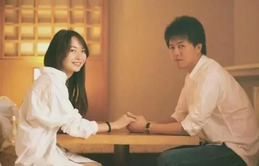 相親結束我把剩菜打包,相親男看到笑話我,回家後一看手機我愣了