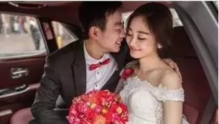 妻子回娘家探親,丈夫卻熱情相送,妻子誤車折返,推開門淚目