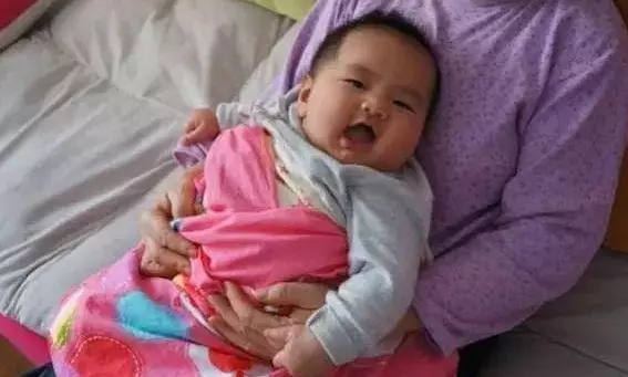 兒子去世3年,母親生下二胎後,兒子卻打來電話,接起後母親落淚