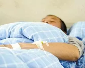 母親被車撞肇事者答應賠償,去他家看見一人,我決定一分不拿