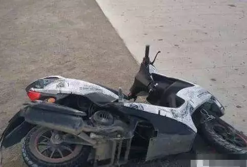 母親被車撞肇事者答應賠償,去他家看見一人,我決定一分不拿