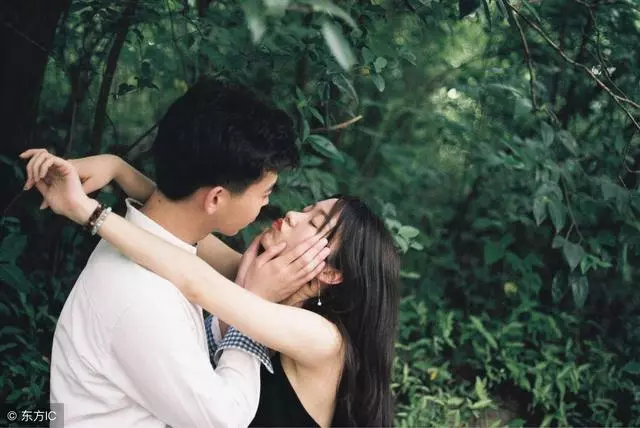 我結婚大姑姐送我套房子,去廚房喝水聽到些話,我打死不要房子了
