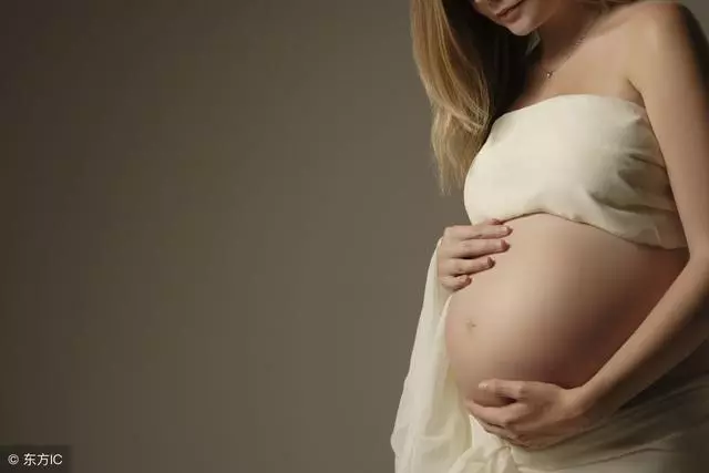 我結婚大姑姐送我套房子,去廚房喝水聽到些話,我打死不要房子了