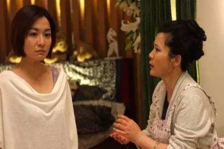 婆婆嫌我家是農村,每次我媽送菜來受盡欺負,這次我叫她閉上了嘴