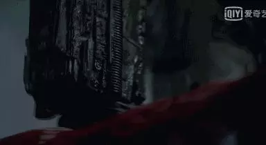 屠殺美軍特種部隊,還將屍體剝皮掛起,那個恐怖的殺神又回來了!