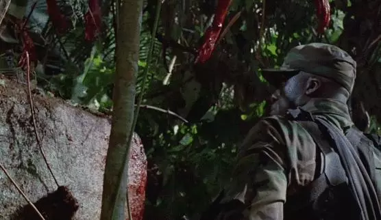 屠殺美軍特種部隊,還將屍體剝皮掛起,那個恐怖的殺神又回來了!
