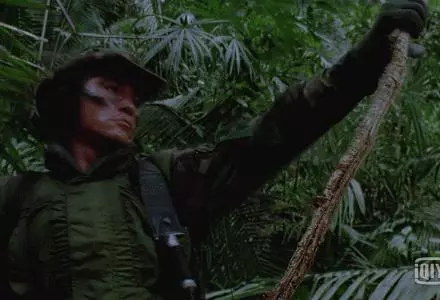 屠殺美軍特種部隊,還將屍體剝皮掛起,那個恐怖的殺神又回來了!