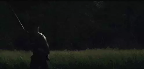 屠殺美軍特種部隊,還將屍體剝皮掛起,那個恐怖的殺神又回來了!