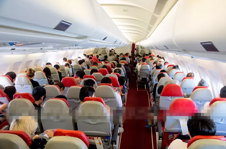 為什麼飛機上不能用手機? 原來是有原因的… 就連開「飛行模式」也是很危險的!