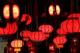 過年門口紅燈籠不要亂亂掛燈籠!掛錯了窮三代, 財神不進門!尤其是第一個禁忌, 很多人經常犯!