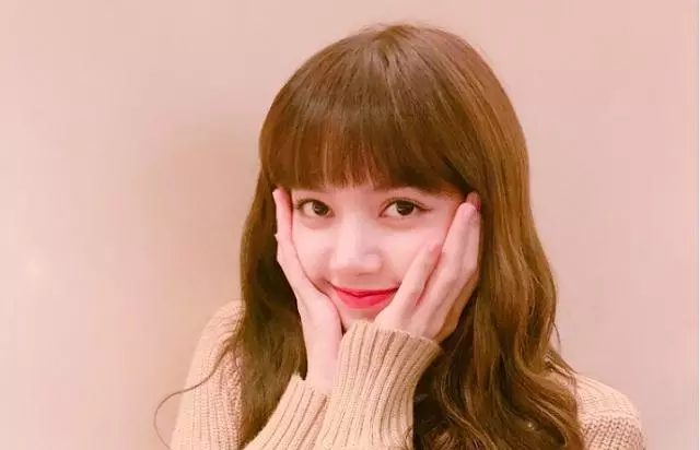 BLACKPINK隊內不和?成員LISA給jennie脫襪子洗腳!
