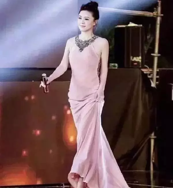 又一位女星嫁富豪,丈夫病死獄中後重操舊業,今43歲身價過億!