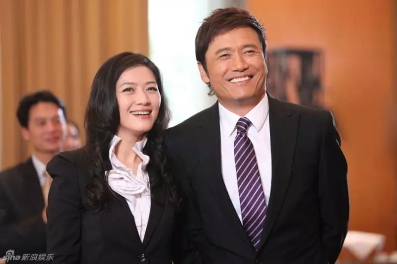 又一位女星嫁富豪,丈夫病死獄中後重操舊業,今43歲身價過億!