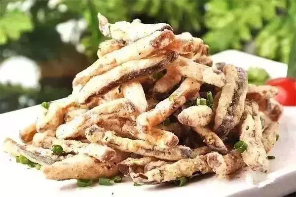 麻醬拌餛飩,涼拌手撕麵筋,椒鹽香菇,熗鍋腐竹