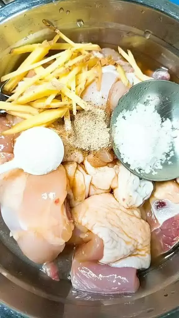 剁椒雞塊做法簡單超級美味,肉質鮮嫩汁水美,下飯吃一級棒!