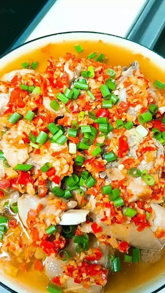 剁椒雞塊做法簡單超級美味,肉質鮮嫩汁水美,下飯吃一級棒!