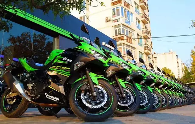 川崎WSBK橫掃群雄提前奪冠,國內低調熱銷忍者400小跑車