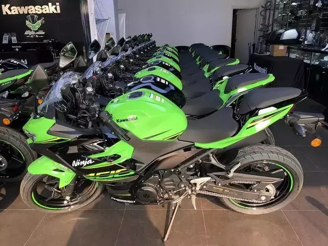 川崎WSBK橫掃群雄提前奪冠,國內低調熱銷忍者400小跑車