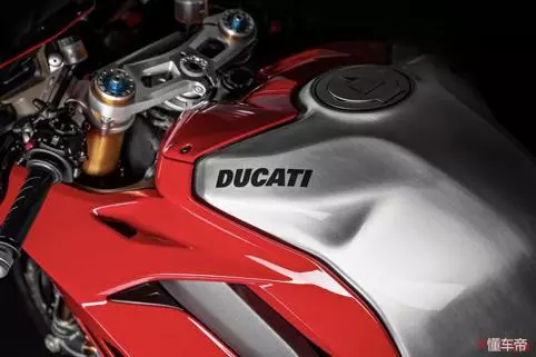 定風翼效率比MotoGP更好2019款杜卡迪Panigale V4R發布