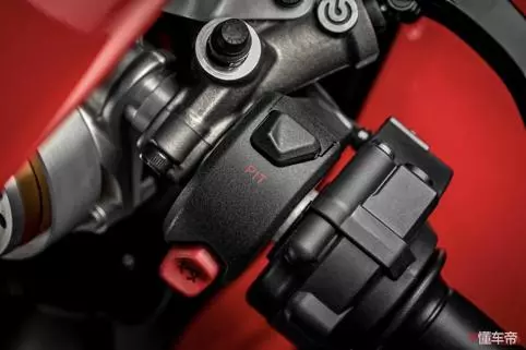 定風翼效率比MotoGP更好2019款杜卡迪Panigale V4R發布
