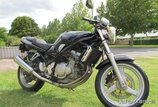 搭載進口發動機,與本田CB400齊名,卻被摩友稱為修不好的車型!