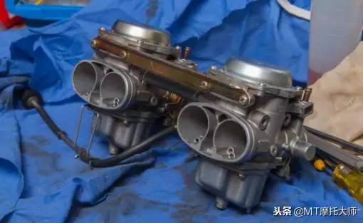 搭載進口發動機,與本田CB400齊名,卻被摩友稱為修不好的車型!