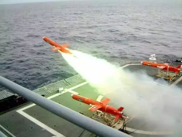 美萬噸軍艦被飛彈打了個大窟窿,專家:中國還有更厲害的