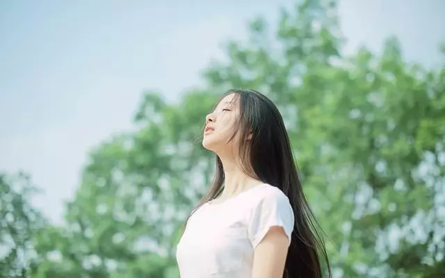 我的大喜之日,母親卻當場割腕自殺,老公說:要死出去死