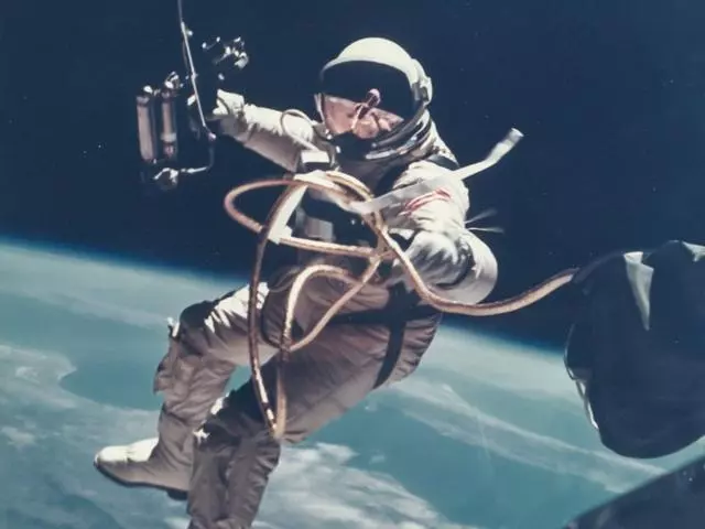 20張圖詳解57年人類太空如廁經歷,這就是一部人類的尷尬史