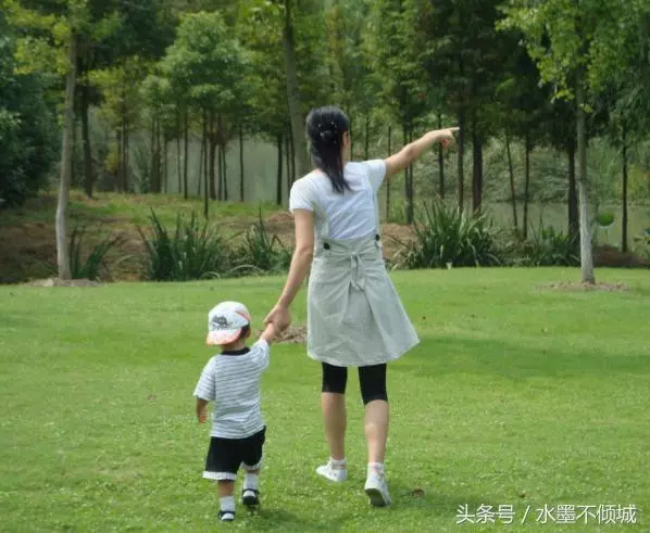 母親看病總讓女兒出錢,理由:兒子說了不算,女兒:我說了也不算